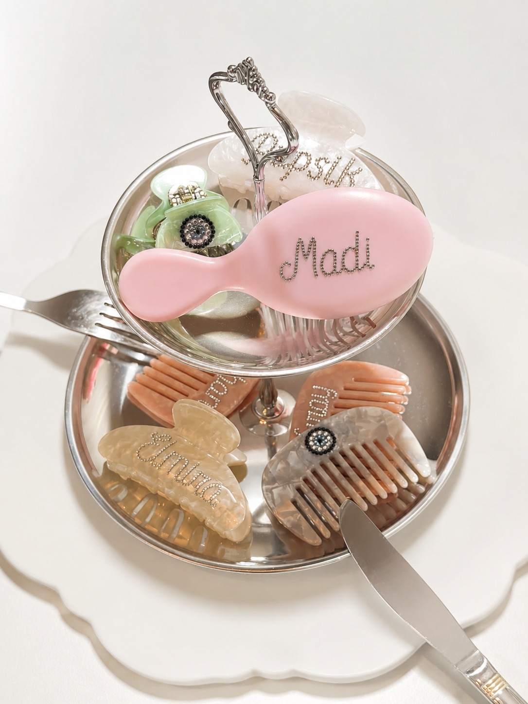 Personalized Bling Bling Baku hair accessories arranged on a silver tray